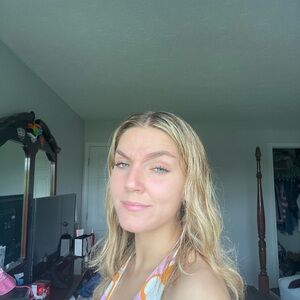 Meet your Posher, Hailey